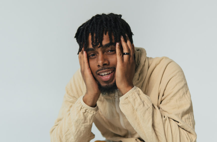 Jaylon Ashaun unveils new music “Easy On ME”