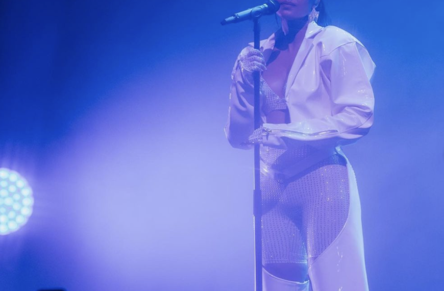 Snoh Aalegra had the crowd like “Woah” at Los Angeles’ YouTube Theater