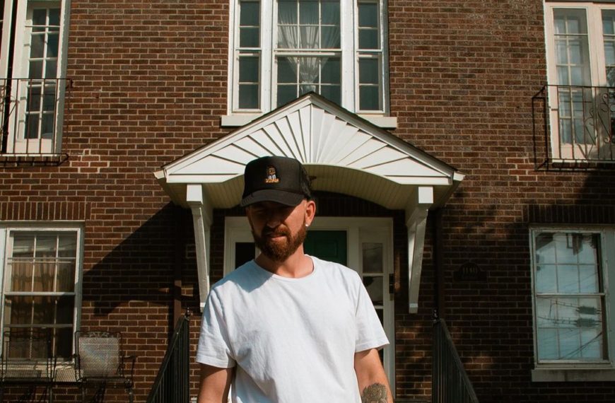 Leo The Rapper takes viewers on a nostalgic and introspective journey in “90’s Baby”