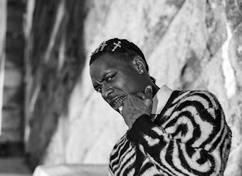Wavee keeps his momentum rolling with confident new single “Clock It”